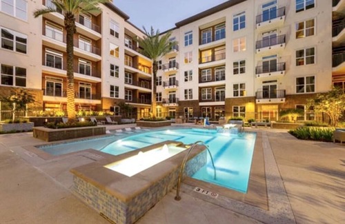 Central Business District Condo | New Downtown! Luxury 1-bedroom condo with AC, WiFi in delightful Houston