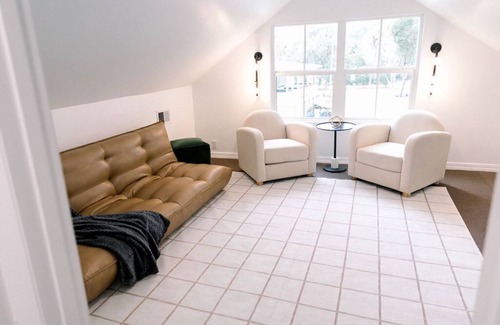 The Old Commons Apartment | NEW! Downtown Modern Studio