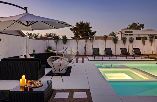 Coronado House | New!☆Downtown Oasis☆Pool |Hot Tub |BBQ |Fire Pit