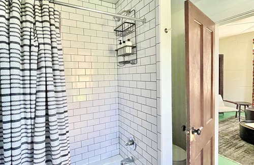 Three Oaks House | New! Downtown Three Oaks -15min to Beach! Lively Modern Family-Friendly +Cabin