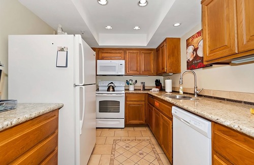 Uptown Design District Condo | New! Downtown Zen Oasis: Pools, Spa, 2 Patios, Pickleball