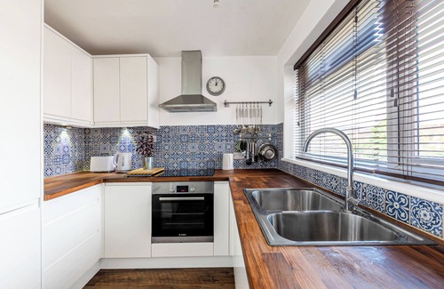 Leyton Apartment | New! Dreamy Leytonstone Studio | 5 min to Tube