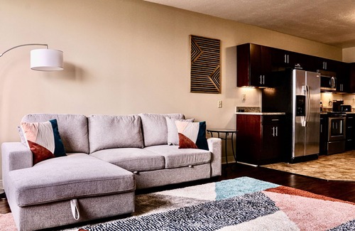 Downtown Pittsburgh Apartment | 🌟 NEW DTWN🌟Three Rivers Luxury Sunset 🌇 Loft