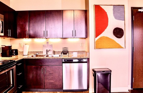 Downtown Pittsburgh Apartment | 🌟 NEW DTWN🌟Three Rivers Luxury Sunset 🌇 Loft