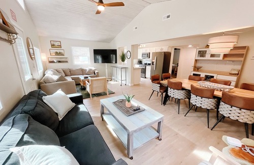 Nekoosa House | NEW Eagle's Nest West - less than 3 miles to SV and walkable to Petenwell Lake!