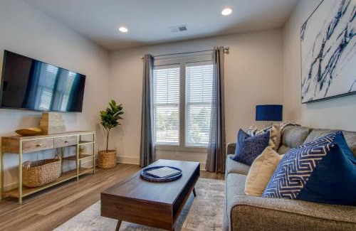 Nashville Apartment | New East Nash - King Bed Short Drive to Dwntwn