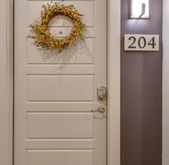 Nashville Apartment | New East Nash - King Bed Short Drive to Dwntwn