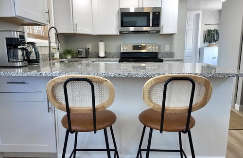 Colorado Springs Cottage | New, Eco-friendly, Mountain Views, Peaceful Backyard, King Bed, Dog Friendly