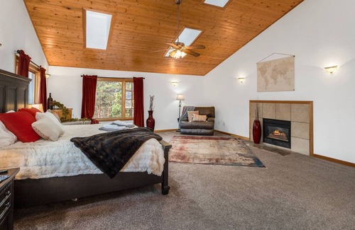 Aspen Park House | New. Elegant Colorado Cabin. Hot Tub. Gourmet Kitchen Lots of room