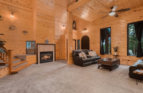 Aspen Park House | New. Elegant Colorado Cabin. Hot Tub. Gourmet Kitchen Lots of room