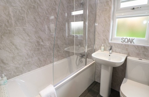 Peak District National Park House | NEW ELM TREE FARM, family friendly in Chapel-En-Le-Frith