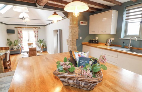 Melbourne Cottage | NEW ELMS FARMHOUSE, pet friendly in Melbourne, Derbyshire