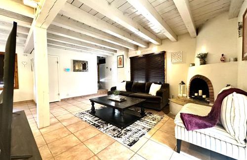 South Capitol Villa | New Enchanting retreat near Downtown Santa Fe