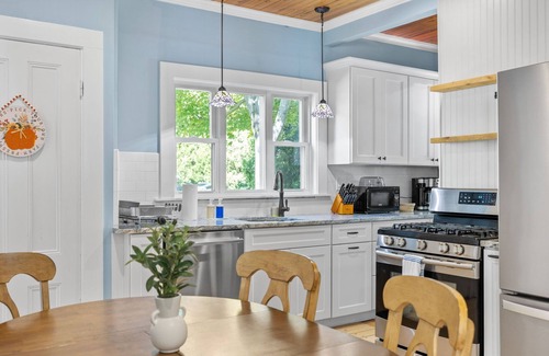 Reading Apartment | New England Historic Charm Meets Modern Style in the North Shore