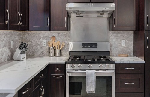 Quincy House | New England Traditional x Modern, 5 Bedrooms, Office, 8ppl
