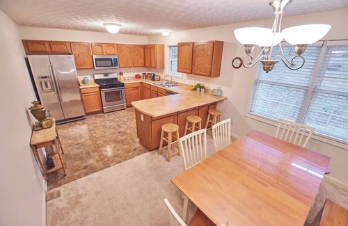 White House | NEW! Enjoy Mountain View and private lake from your home in Laurel Highlands!