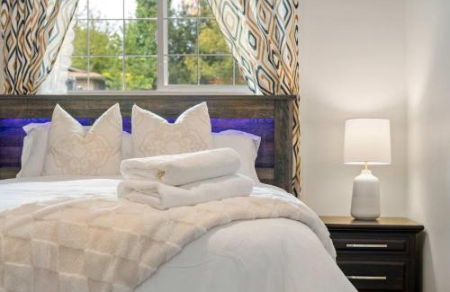 Northwest Calgary House | NEW! Enjoy Yoga Classes! Private 2 BR Suite w Netflix & Banff Pass! Near Championship Golf Course!