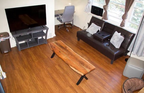 Wilson Apartment | *NEW* Entire House "The Big House"