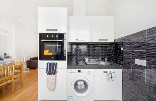 Borehamwood Apartment | NEW Entire spacious flat with parking