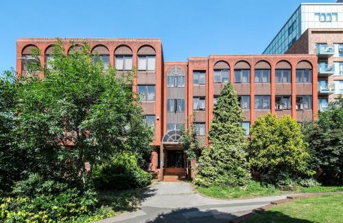 Borehamwood Apartment | NEW Entire spacious flat with parking