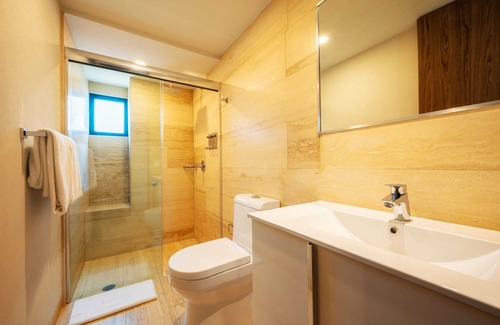 Coyoacan Condo | NEW Equipped Condo w/GYM & Roof