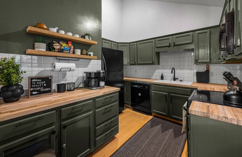 Chalet Village Ski Chalet | NEW Escape to Sugar Chalet: Modern Rustic Retreat