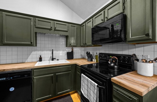 Chalet Village Ski Chalet | NEW Escape to Sugar Chalet: Modern Rustic Retreat