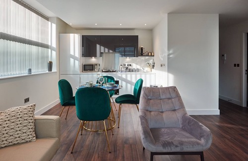 Slough Apartment | New Eton House Residence - 2B Flat