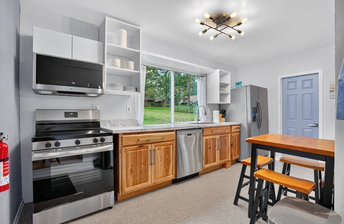 Pointblank House | NEW! Evergreen Estate with Rooftop Balcony & Games