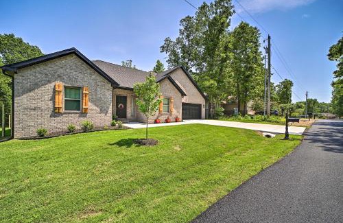Bella Vista House | New Everything! Comfy Home with Deck and Trail Access!