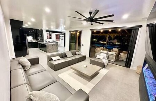 Indio House | New everything, stunning high end villa, gated