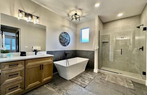 Moab South Valley House | New Exclusive Retreats Desert Vista Heated Pool