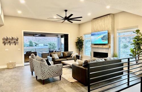 Moab South Valley House | New Exclusive Retreats Desert Vista Heated Pool