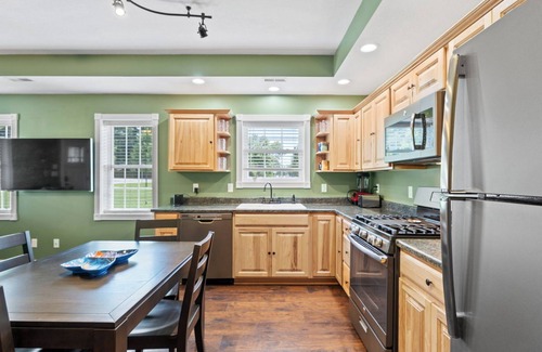 Auburn House | NEW! Executive 2BR Home, Huge Yard, 1.5 mi to ACD Museum, 15 mi to Fort Wayne