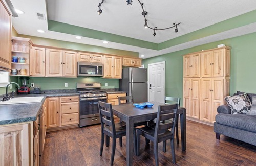 Auburn House | NEW! Executive 2BR Home, Huge Yard, 1.5 mi to ACD Museum, 15 mi to Fort Wayne