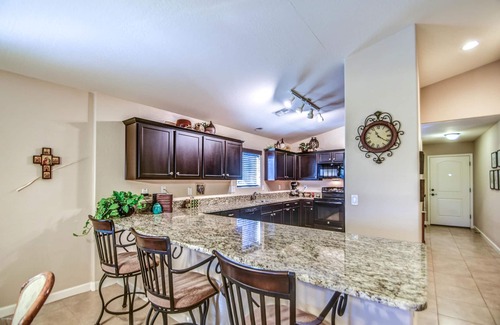 Sundance House | NEW! Executive Bungalow in West Valley Sleeps 8, weekly/monthly rates available