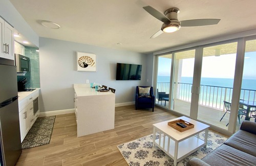 Marco Island Condo | 🐬 NEW! Exquisite Fully Remodeled Beachfront Apollo Condo 9th Floor ocean view