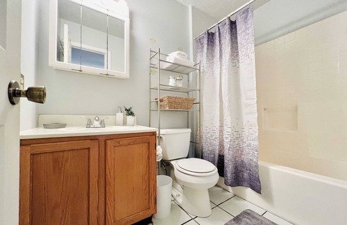 Carnegie House | NEW Extended Stay - 2 bed home in Carnegie, PA