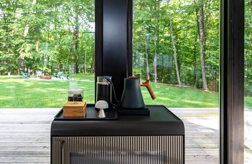 Kerhonkson House | NEW: Fabulous Glass Contemporary in Kerhonkson