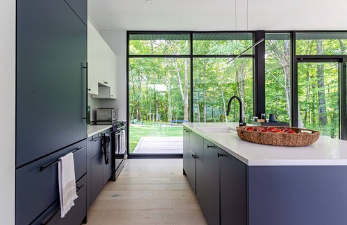 Kerhonkson House | NEW: Fabulous Glass Contemporary in Kerhonkson