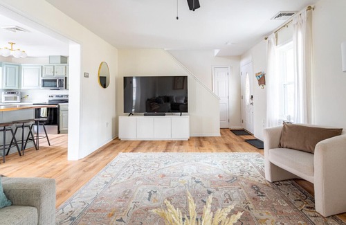 Mount Marion House | NEW: Fabulous Pool Oasis w/hot tub in Saugerties