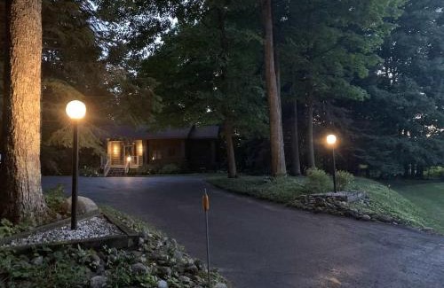 Bellaire House | New Fall Golf and Colors accommodates 10