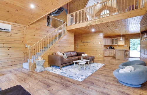Greentown Cabin | NEW Family Cabin near Lake Wallenpaupack-Hot Tub-Trails