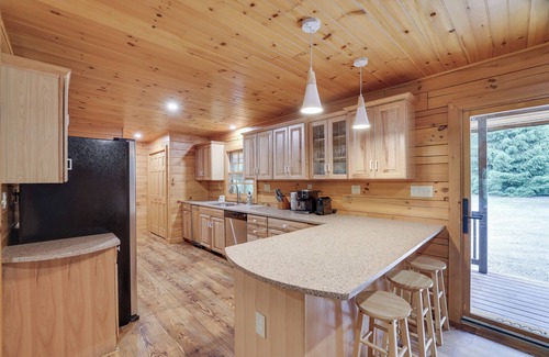 Greentown Cabin | NEW Family Cabin near Lake Wallenpaupack-Hot Tub-Trails