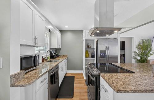West Palm Beach House | NEW Family-Friendly 4BR West Palm Oasis Heated Pool Fire Pit Grill