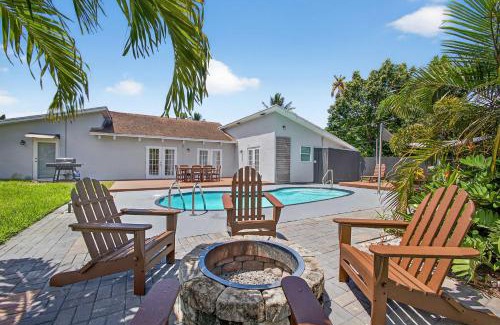 West Palm Beach House | NEW Family-Friendly 4BR West Palm Oasis Heated Pool Fire Pit Grill