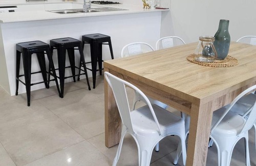 Penrith Apartment | New Family Friendly Apartment for 7