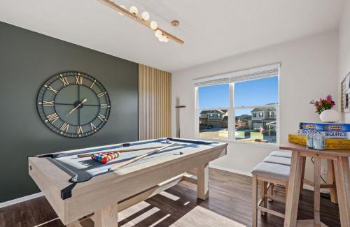 Windsor Villa | NEW! Family-friendly Home with Pool Table, King Beds