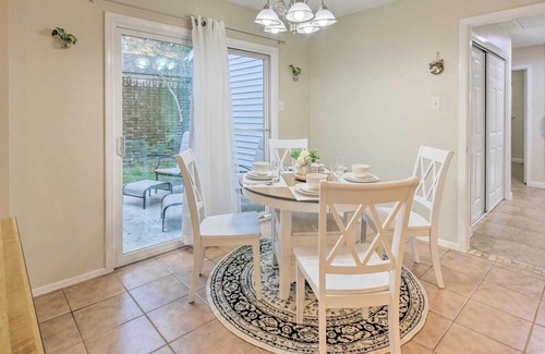 Wingate House | NEW! Family-Friendly Houston Retreat w/ Backyard!