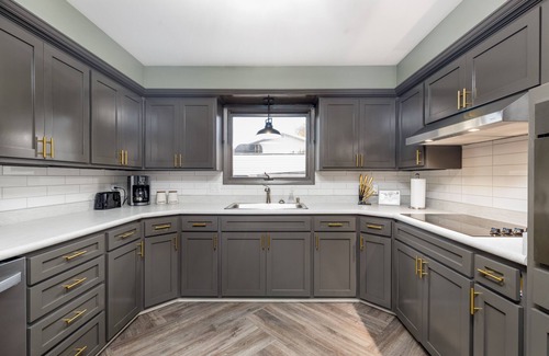Great Falls House | NEW Family friendly Chic Home in Skyline Area